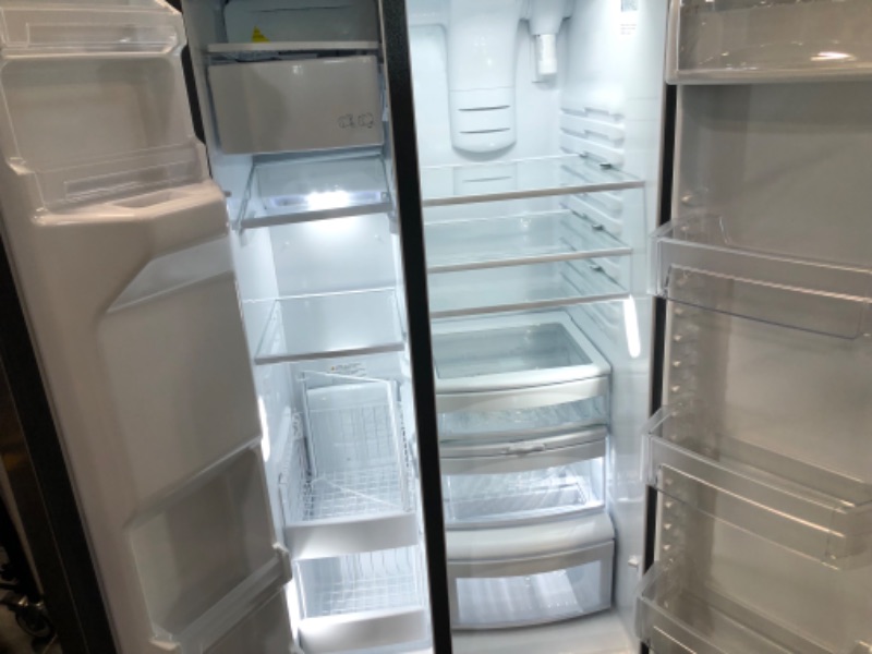 Photo 4 of GE 25.1-cu ft Side-by-Side Refrigerator with Ice Maker (Stainless Steel)
