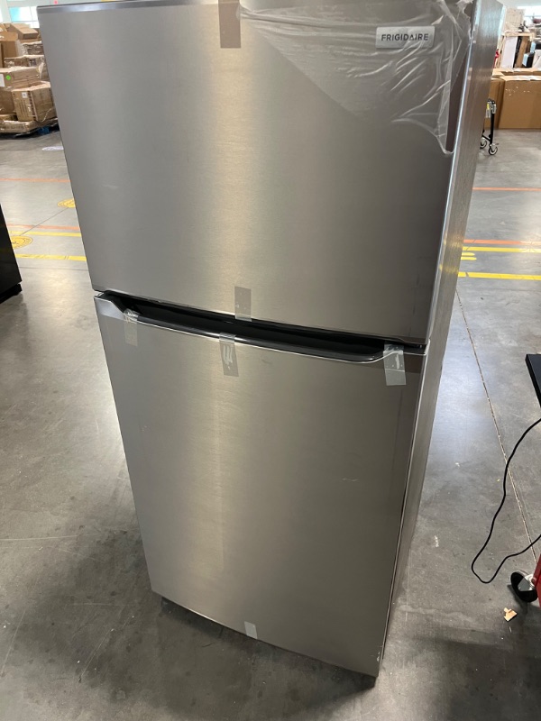 Photo 2 of Frigidaire Garage-Ready 18.3-cu ft Top-Freezer Refrigerator (Easycare Stainless Steel)
