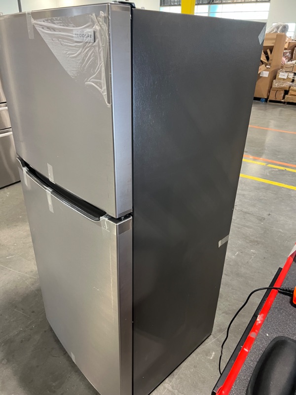 Photo 5 of Frigidaire Garage-Ready 18.3-cu ft Top-Freezer Refrigerator (Easycare Stainless Steel)
