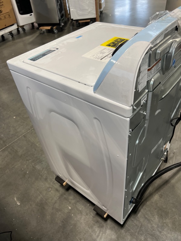 Photo 1 of Whirlpool 3.8-cu ft High Efficiency Impeller and Agitator Top-Load Washer (White)
