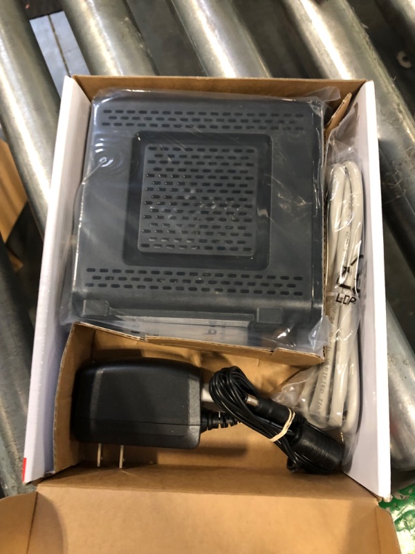 Photo 1 of ARRIS SURFboard SB6190 DOCSIS 3.0 32 x 8 Gigabit Cable Modem | Comcast Xfinity, Cox, Spectrum | 1 Gbps Port | 800 Mbps Max Internet Speeds | Easy Set-up SURFboard Central App | 2 Year Warranty,Black Docsis 3.0 32x8 Modem