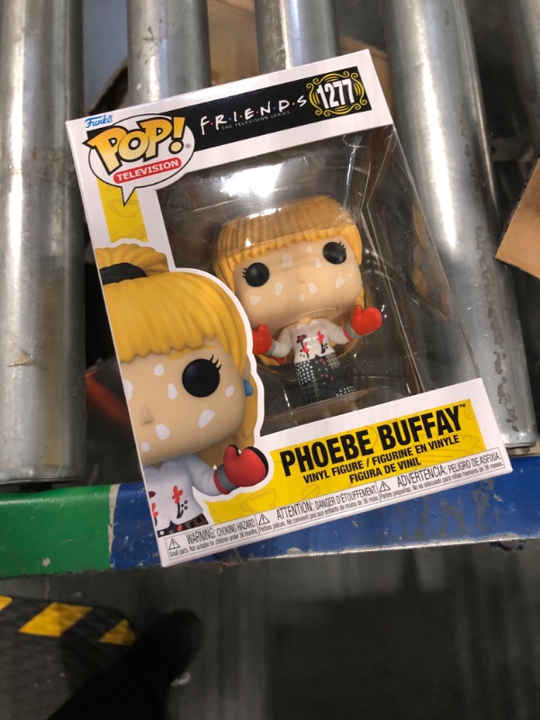 Photo 2 of Funko Pop! TV: Friends - phoebe buffay