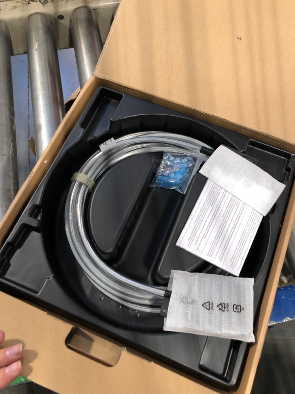 Photo 4 of Samsung Electronics 2021 5m One Invisible Connection Cable for Neo QLED 8K TV to Connect to Multiple Device Sources and Power Cord, High Speed Data Transmission, VG-SOCA05/ZA 5M Cable