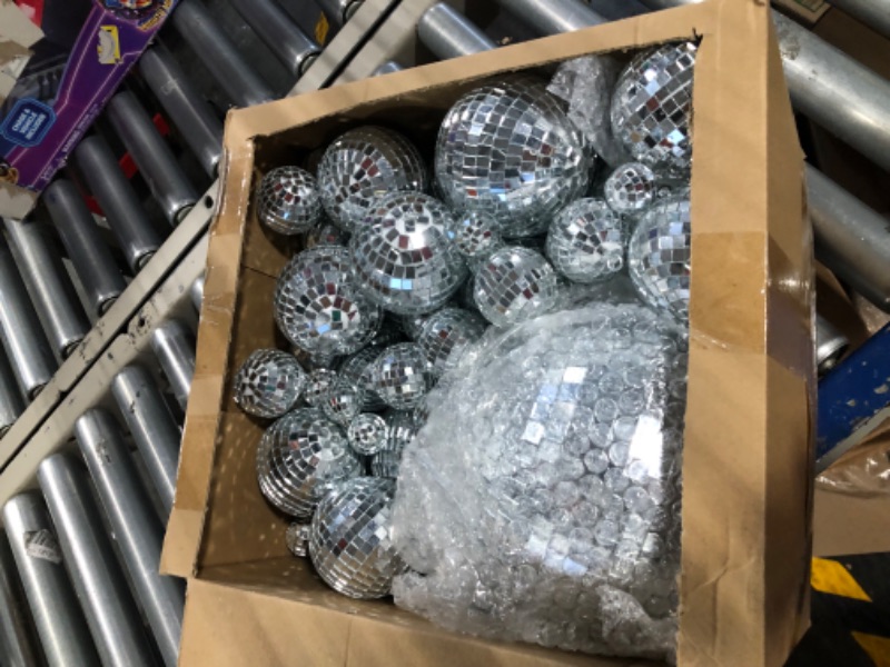 Photo 3 of 100 Pcs Mirror Disco Balls Decorations Different Sizes Bulk Silver Disco Balls Ornaments Hanging Disco Balls for Christmas Tree Dance Music 50s 60s 70s Disco Themed Party Decor (1, 2, 3, 4, 6, 8)