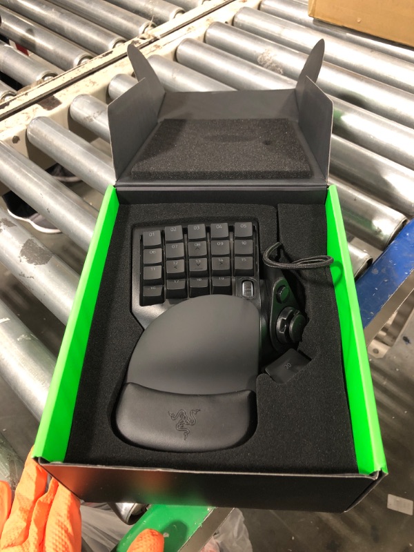 Photo 2 of Razer - Tartarus V2 Wired Gaming Mecha-Membrane Keypad with Chroma Back Lighting - Black