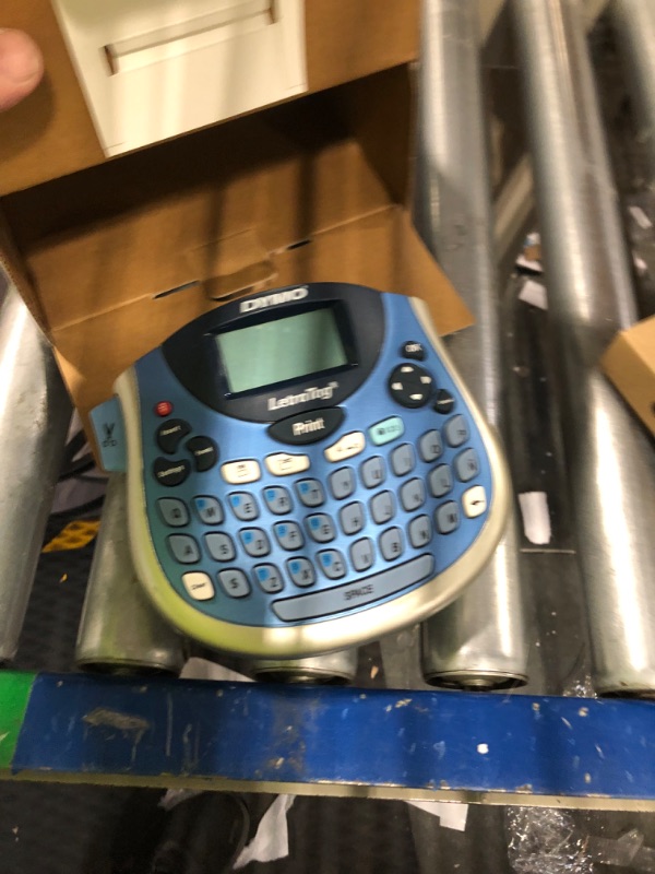 Photo 3 of DYMO LetraTag LT-100T Plus Compact, Portable Label Maker with QWERTY Keyboard (1733013),Silver/Blue hfs-koi-zk-a1069