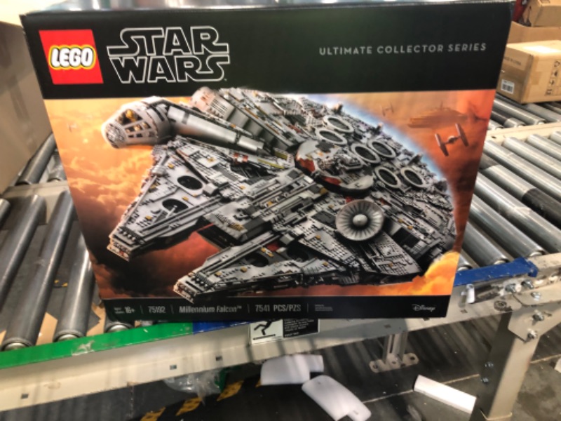 Photo 3 of ***VERY FEW PARTS IN THE BOX - MAIN BOX IS INTACT HOWEVER NO INSTRUCTION BOOK  - 4 BOXES ARE INSIDE***

 LEGO Star Wars Millennium Falcon 75192