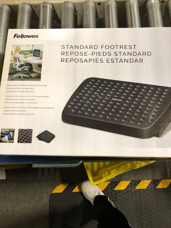 Photo 2 of Fellowes 48121 Standard Foot Rest, Graphite