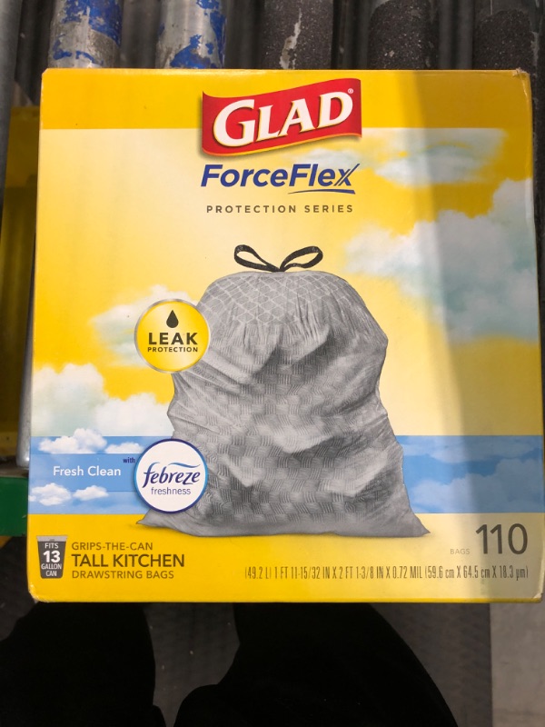 Photo 2 of Glad ForceFlex Tall Kitchen Drawstring Trash Bags, 13 Gal, Fresh Clean Scent with Febreze, 110 Ct 110 Count (Pack of 1) Febreze Fresh Clean