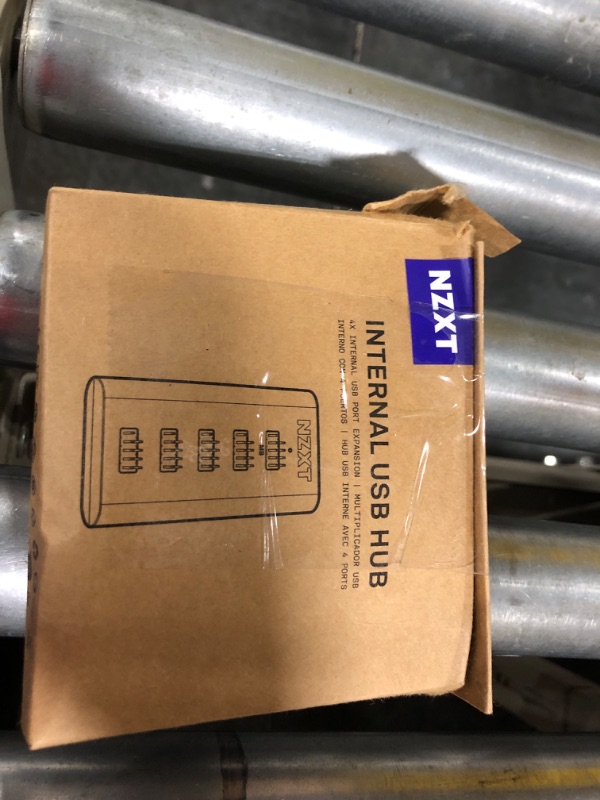 Photo 1 of NZXT Internal USB Hub 3 - AC-IUSBH-M3 - 4 Internal USB 2.0 Ports - 3M Dual Lock Tapes - Magnetic Body - Plug and Play