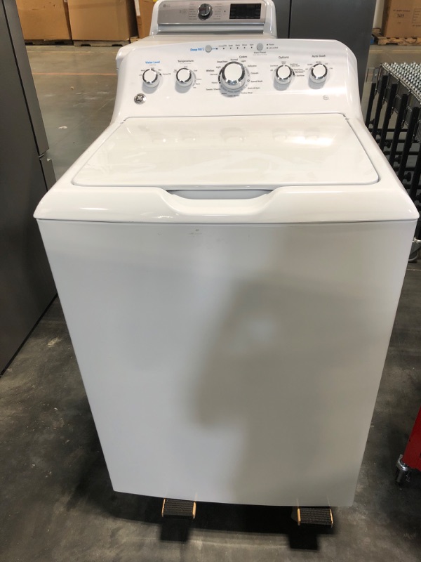 Photo 2 of ***PARTS ONLY***GE 4.5-cu ft High Efficiency Agitator Top-Load Washer (White)
