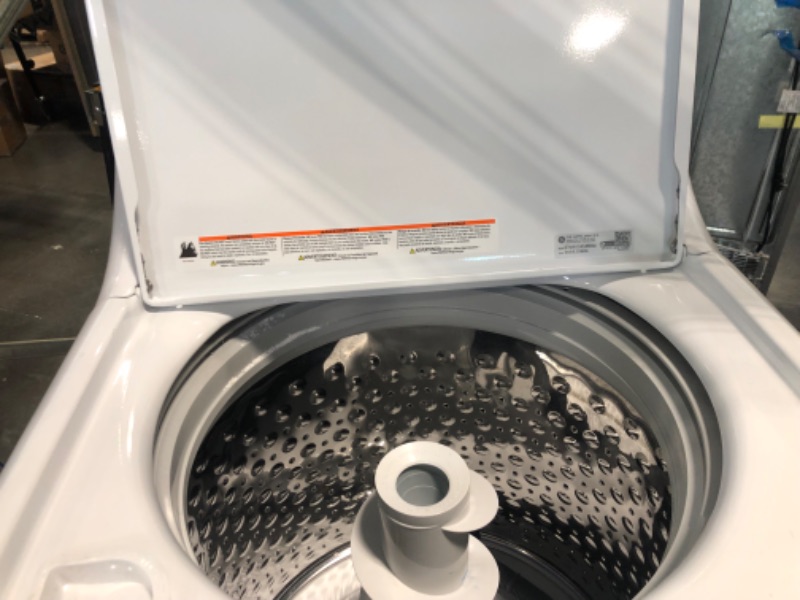 Photo 5 of GE 4.5-cu ft High Efficiency Agitator Top-Load Washer (White)

