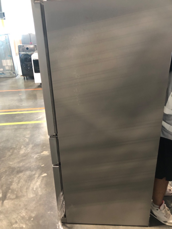 Photo 5 of Whirlpool 24.5-cu ft 4-Door French Door Refrigerator with Ice Maker (Fingerprint Resistant Stainless Steel) ENERGY STAR