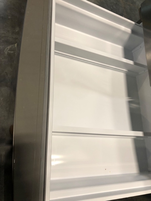 Photo 8 of Whirlpool 24.5-cu ft 4-Door French Door Refrigerator with Ice Maker (Fingerprint Resistant Stainless Steel) ENERGY STAR