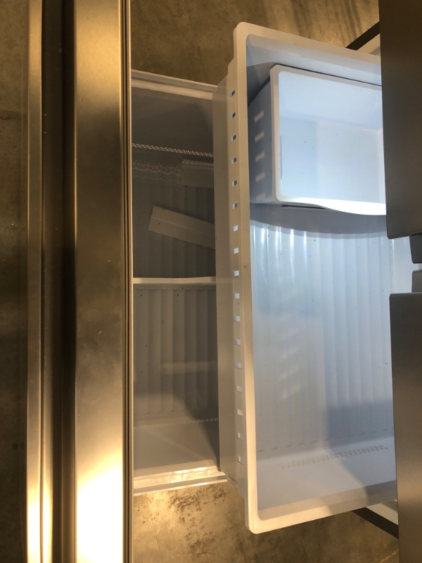 Photo 5 of Hisense 25.4-cu ft French Door Refrigerator with Dual Ice Maker (Fingerprint Resistant Stainless Steel) ENERGY STAR