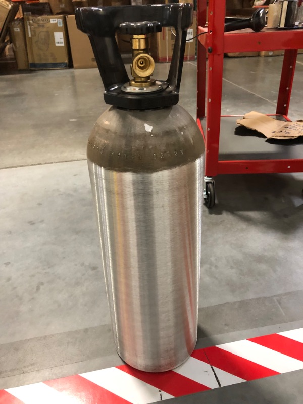 Photo 4 of New 20 lb Aluminum CO2 Cylinder with Handle and New CGA320 Valve