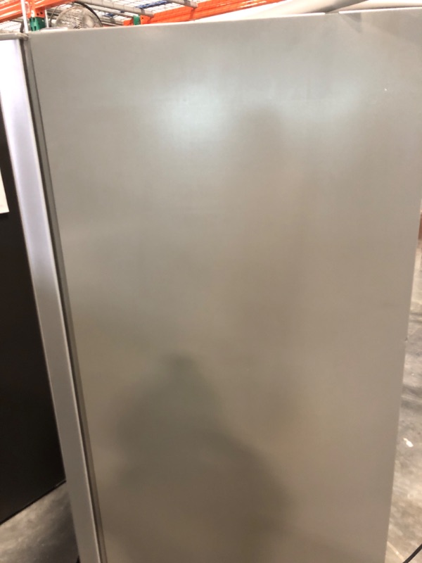 Photo 6 of Whirlpool 28.4-cu ft Side-by-Side Refrigerator with Ice Maker (Fingerprint Resistant Stainless Steel)
