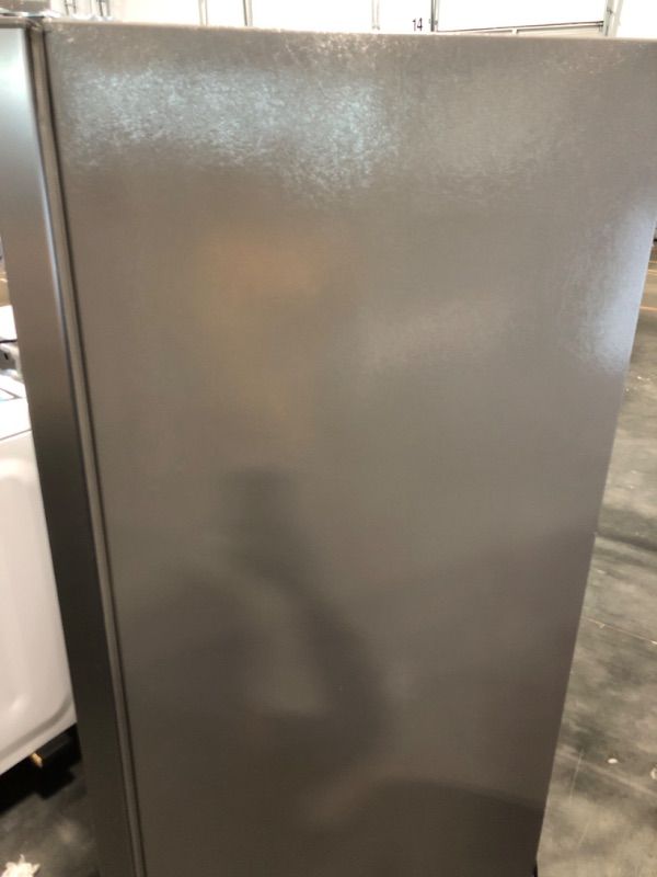 Photo 7 of Whirlpool 24.6-cu ft Side-by-Side Refrigerator with Ice Maker (Fingerprint Resistant Stainless Steel)
