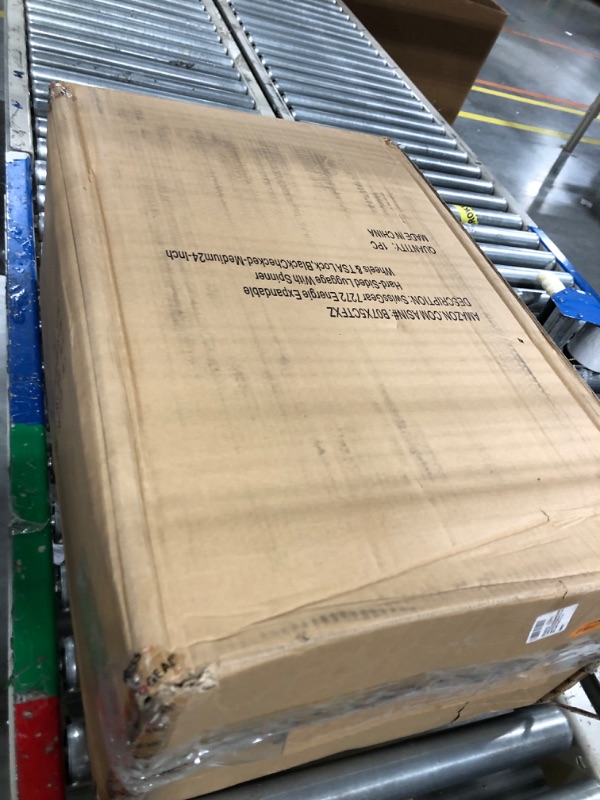 Photo 2 of ***** WHEEL DAMAGE**** SwissGear 7272 Energie Expandable Hardside Luggage With Spinner Wheels and TSA Lock, Black, Checked-Medium 24-Inch Checked-Medium 24-Inch Black Missing zipper ***Damaged, missing a wheel
