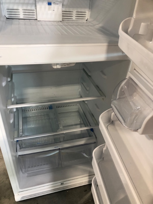 Photo 5 of Frigidaire 20.5-cu ft Top-Freezer Refrigerator (White)
