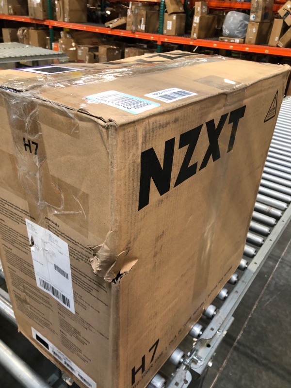 Photo 5 of NZXT H7 - CM-H71BB-01 - ATX Mid Tower PC Gaming Case - Front I/O USB Type-C Port - Quick-Release Tempered Glass Side Panel - Black H7 non RGB fan Black