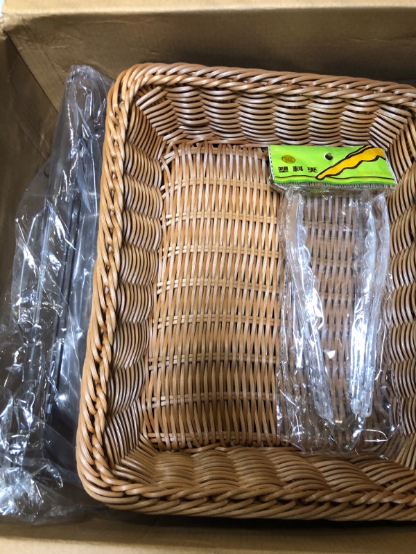 Photo 2 of Ziliny 2 Pack Imitation Rattan Bread Basket with Clear Chafing Dish Cover Wicker Bread Basket for Serving Roll Top Bakery Pan Display Cover for Food Tabletop Restaurant Kitchen (13.78 x 10.63 Inch)