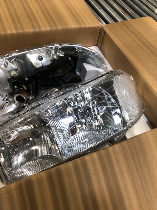 Photo 4 of Nilight Headlight Assembly Replacement 1999 2000 2001 2002 2003 2004 2005 2006 Sierra Yukon,Chrome Housing Clear Corner Clear Lens,Headlights Assembly Chrome Housing+ Clear Reflector