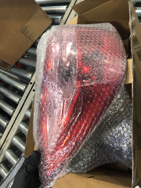 Photo 3 of WFLNHB Outer Left Side Tail Light Assembly Replacement for Toyota Corolla 2017 2018 2019 Driver Side Rear Tail Light Lamp 8156002B00 TO2804130