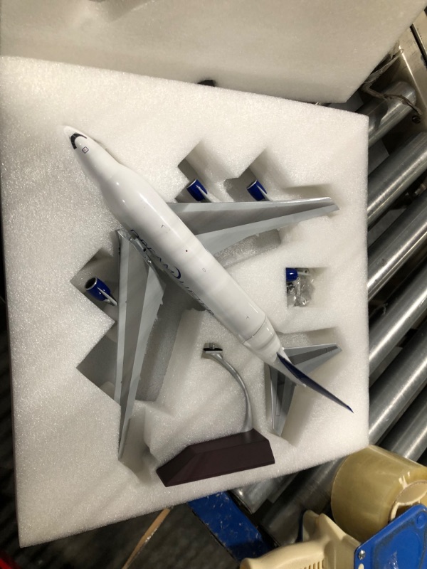 Photo 2 of GeminiJets G2BOE1003 Boeing 747-400LCF Dreamlifter N718BA; Scale 1:200