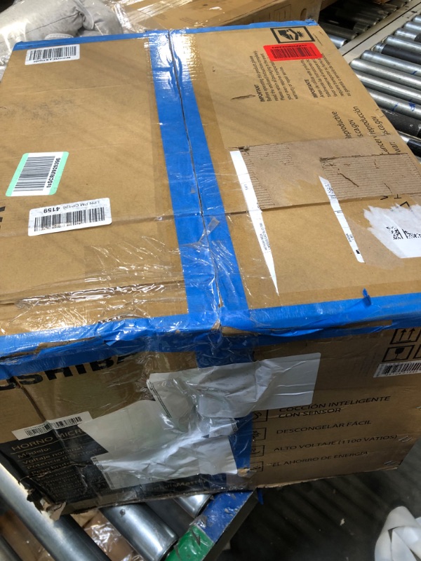 Photo 1 of *********** FOR PARTS *******  

toshiba em131a5c-bs microwave oven with smart sensor, easy clean interior, eco mode and sound on/off, 1.2 cu.ft, 1100w, black s