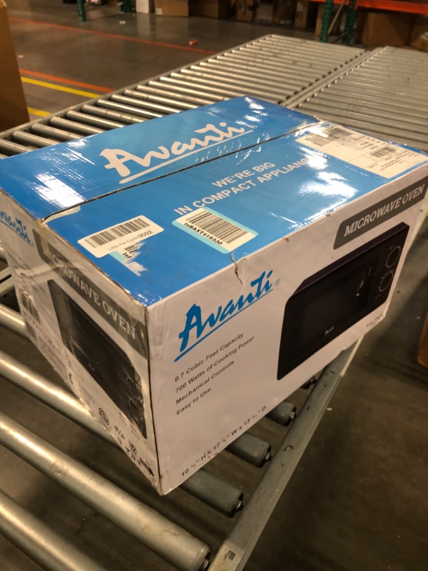Photo 1 of Avanti 0.7 CF Manual Microwave Oven- Black
