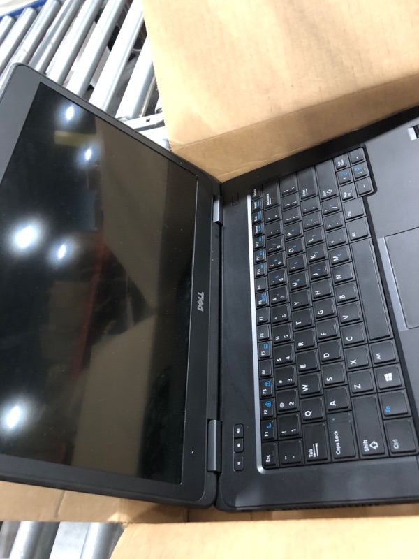 Photo 5 of Dell Latitude E5440 14in Business Laptop Computer, Intel Core i5-4300u 1.9GHz 8GB 128 SSD, HDMI, Bluetooth 4.0, WiFi 802.11ac, Windows 8 Professional (FOR PARTS)