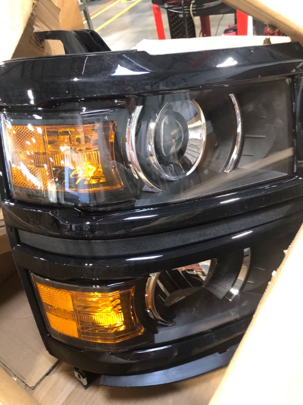 Photo 2 of DNA Motoring HL-HPL-CSIL14-BK-AM Black Halo Projector Headlights Replacement For 14-15 Silverado 1500