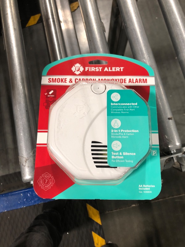 Photo 2 of First Alert Wireless Photoelectric Smoke Carbon Monoxide Combo Alarm, Voice Location, Interconn - Quantity 1