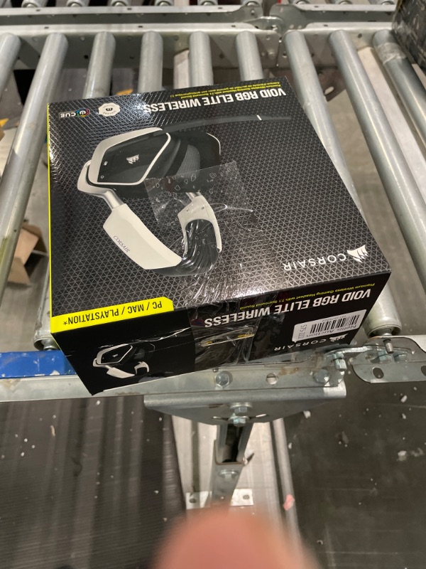 Photo 3 of Corsair VOID RGB ELITE Wireless Gaming Headset - 7.1 Surround Sound - Discord Certified - iCUE Compatible - PC, Mac, PS5, PS4 - White VOID RGB ELITE WIRELESS White