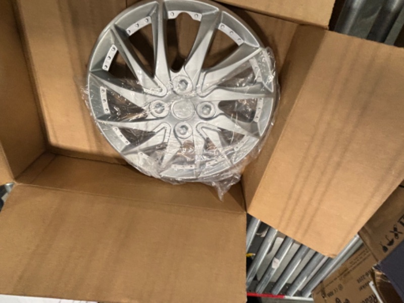 Photo 1 of BESPORTBLE 14 Inch Super Silver Universal Hubcap Wheel Covers Refit Accessory for Cars - Fits Most Cars (Silver)