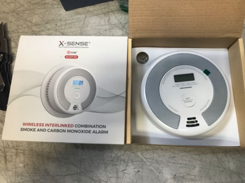 Photo 2 of X-Sense Wireless Interconnected Combination Smoke and Carbon Monoxide Detector with LCD Display & 10-Year Battery, Over 820 ft Transmission Range, Pack of 1 RF Interconnected Model 1-Pack