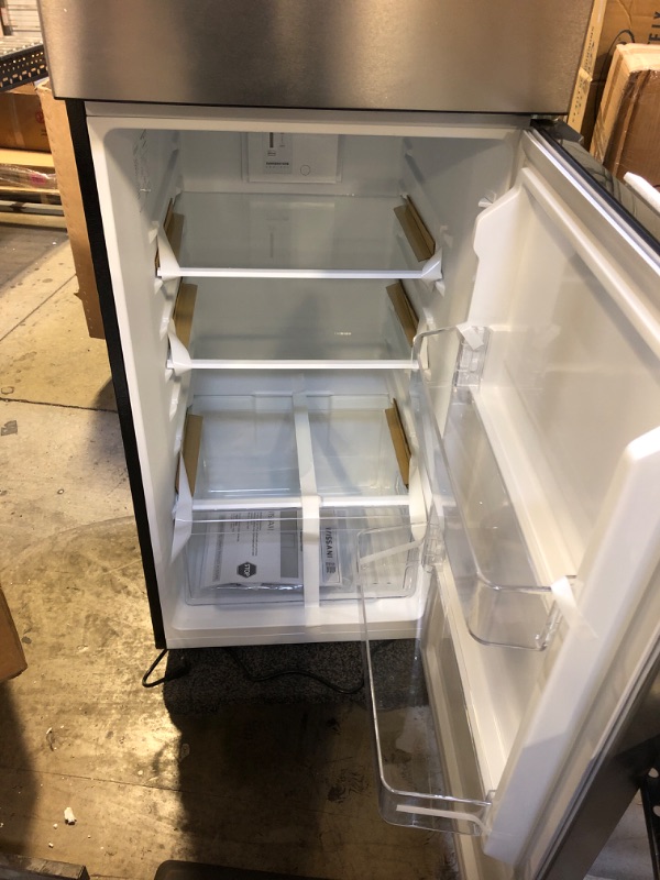 Photo 4 of 10 cu. ft. Top Freezer Refrigerator in Stainless Steel Look
