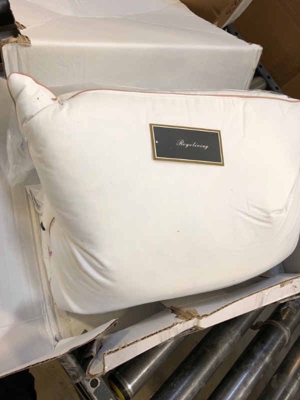 Photo 1 of 1 single pillow - white 