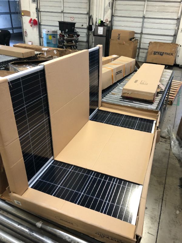 Photo 2 of Serenelife 400 Watt Portable Solar Panel Kit, 2 Pcs 200W Monocrystalline Set with 30A PWM Controller 400w (Legacy)