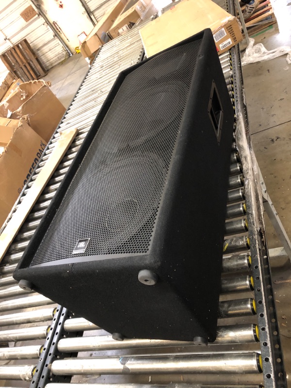 Photo 2 of JBL JRX225 Dual 15" Two-Way Sound-Reinforcement Loudspeaker System
