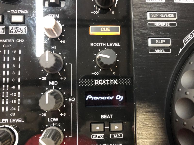 Photo 4 of Pioneer DJ DDJ-800 2-Deck Rekordbox DJ Controller