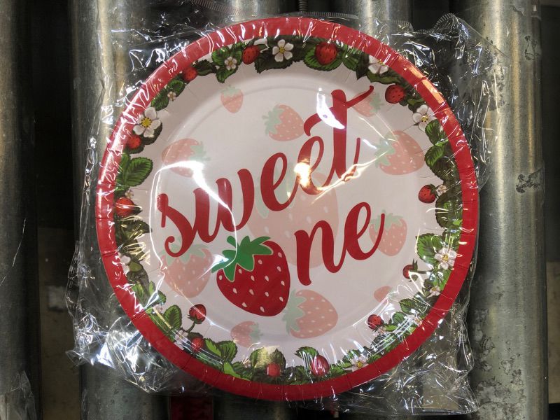 Photo 1 of 20pcs Strawberry Theme Birthday Party Plates, Strawberry Theme 1st Birthday Decoration, Sweet One Theme Birthday Party, Sweet One Pates For Strawberry Theme Birthday Party Supplies Strawberry plates (20pcs)