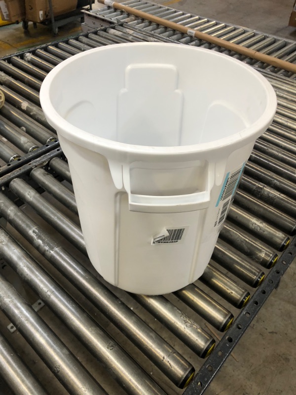 Photo 2 of Brute 10 Gal. White Plastic Round Trash Can