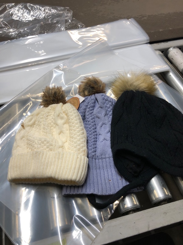 Photo 1 of 3pcs of Beanie