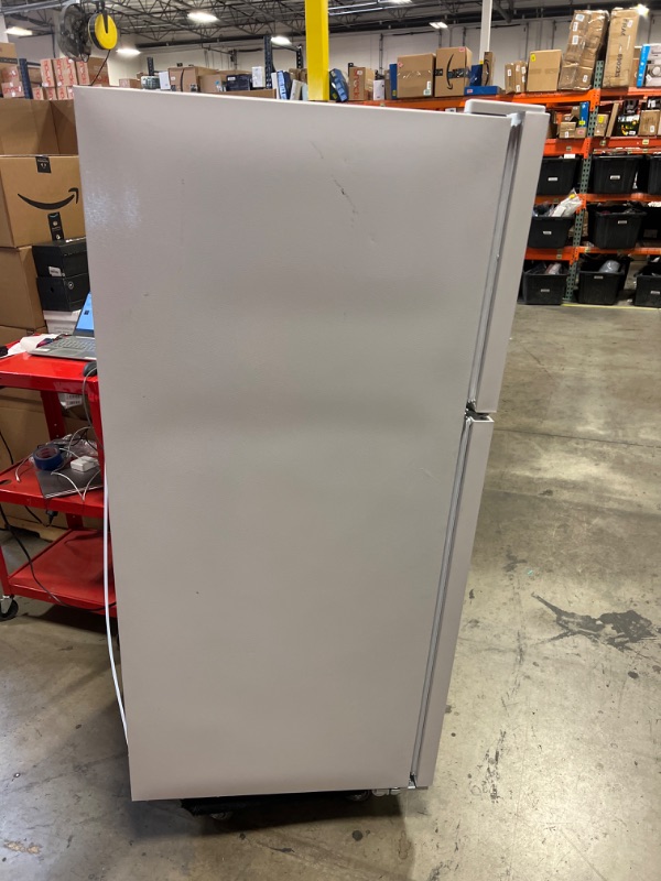 Photo 5 of Whirlpool 18.2-cu ft Top-Freezer Refrigerator (White)

