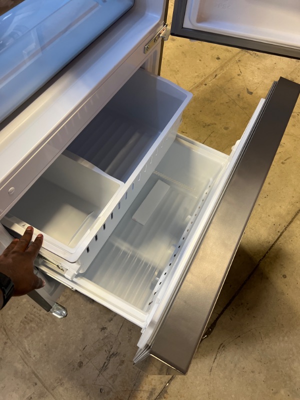 Photo 6 of Hisense 17.1-cu ft Counter-depth Bottom-Freezer Refrigerator (Stainless Steel) ENERGY STAR
