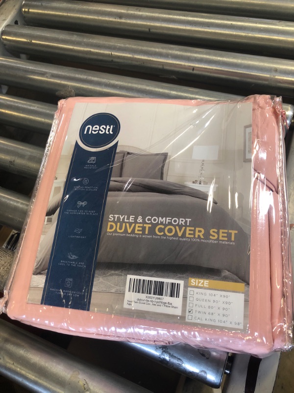 Photo 1 of Duvet cover set  - Twin 68" X 90" 