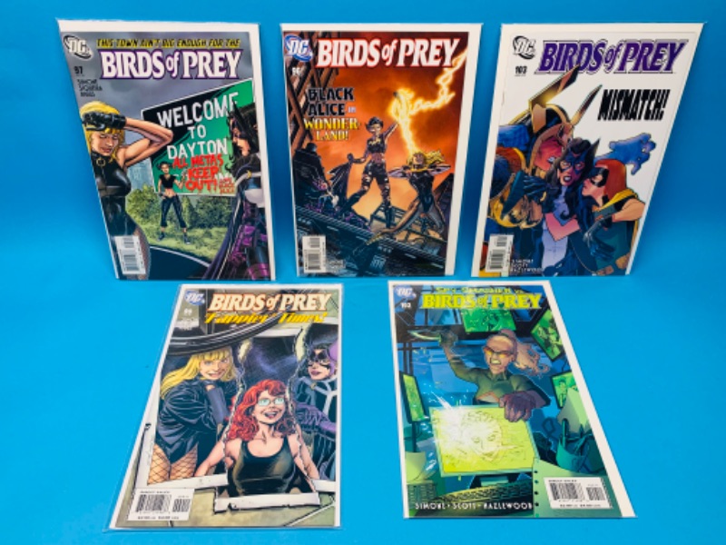 Photo 1 of 625047…5 birds of prey comics in plastic sleeves 