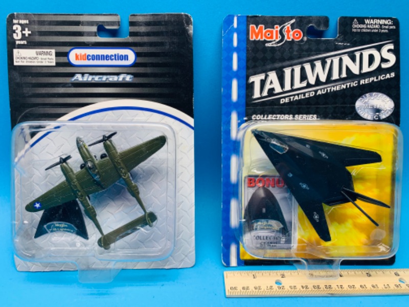 Photo 1 of 625137…2 die cast and plastic airplanes 